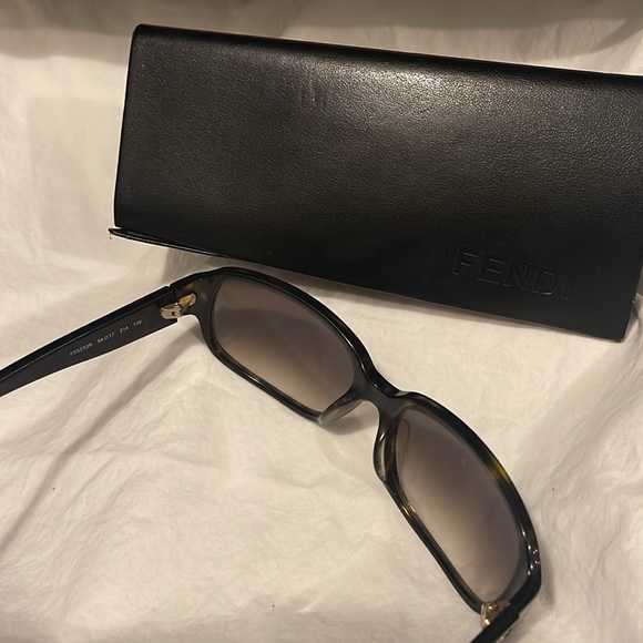 FENDI sunglasses - Picture 4 of 7